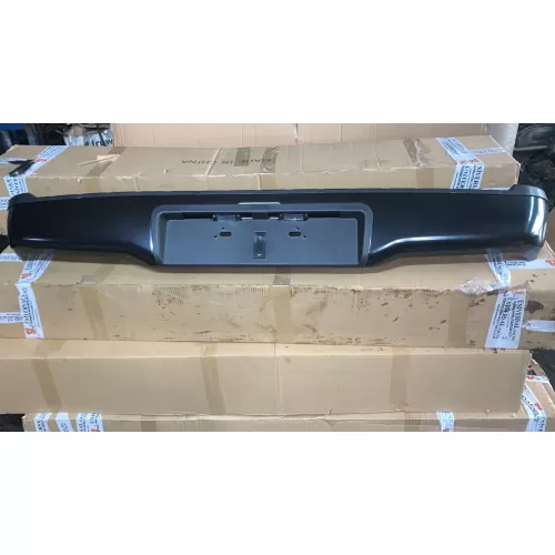 TOYOTA HİLUX ARKA TAMPON